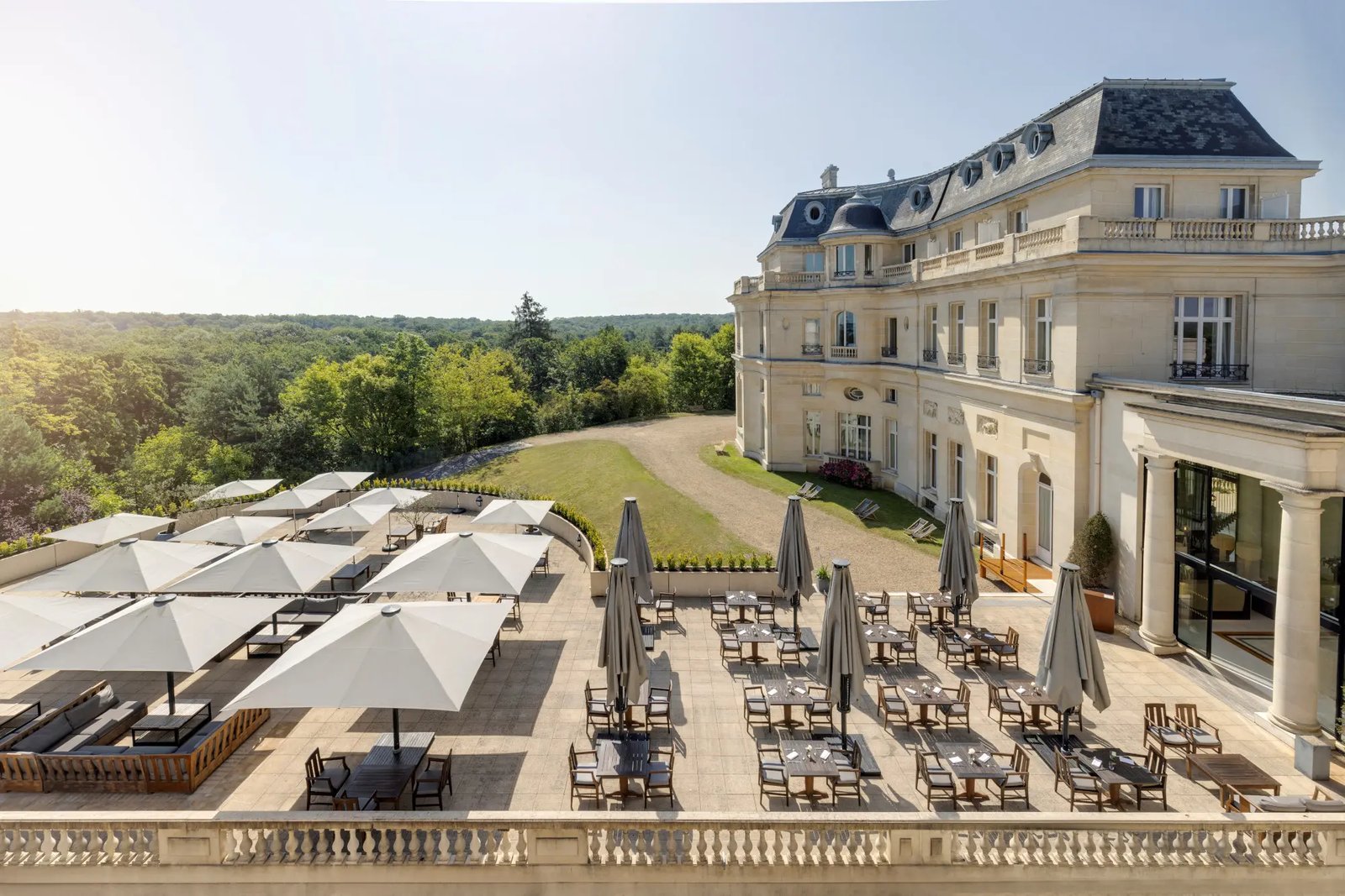 InterContinental Chantilly Chateau Mont Royal by IHG, at the table