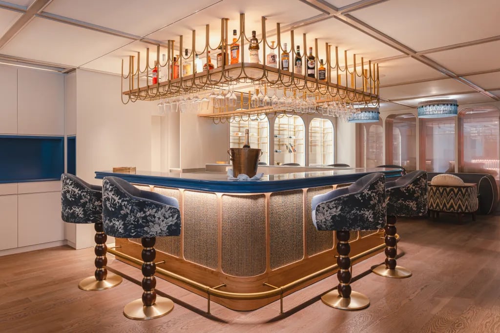 Legacy Hotel Cascais, Curio Collection by Hilton, the hotel bar
