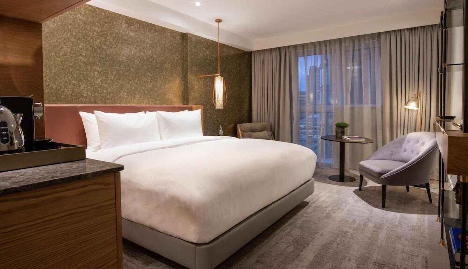 Lincoln Plaza London, Curio Collection by Hilton, rooms