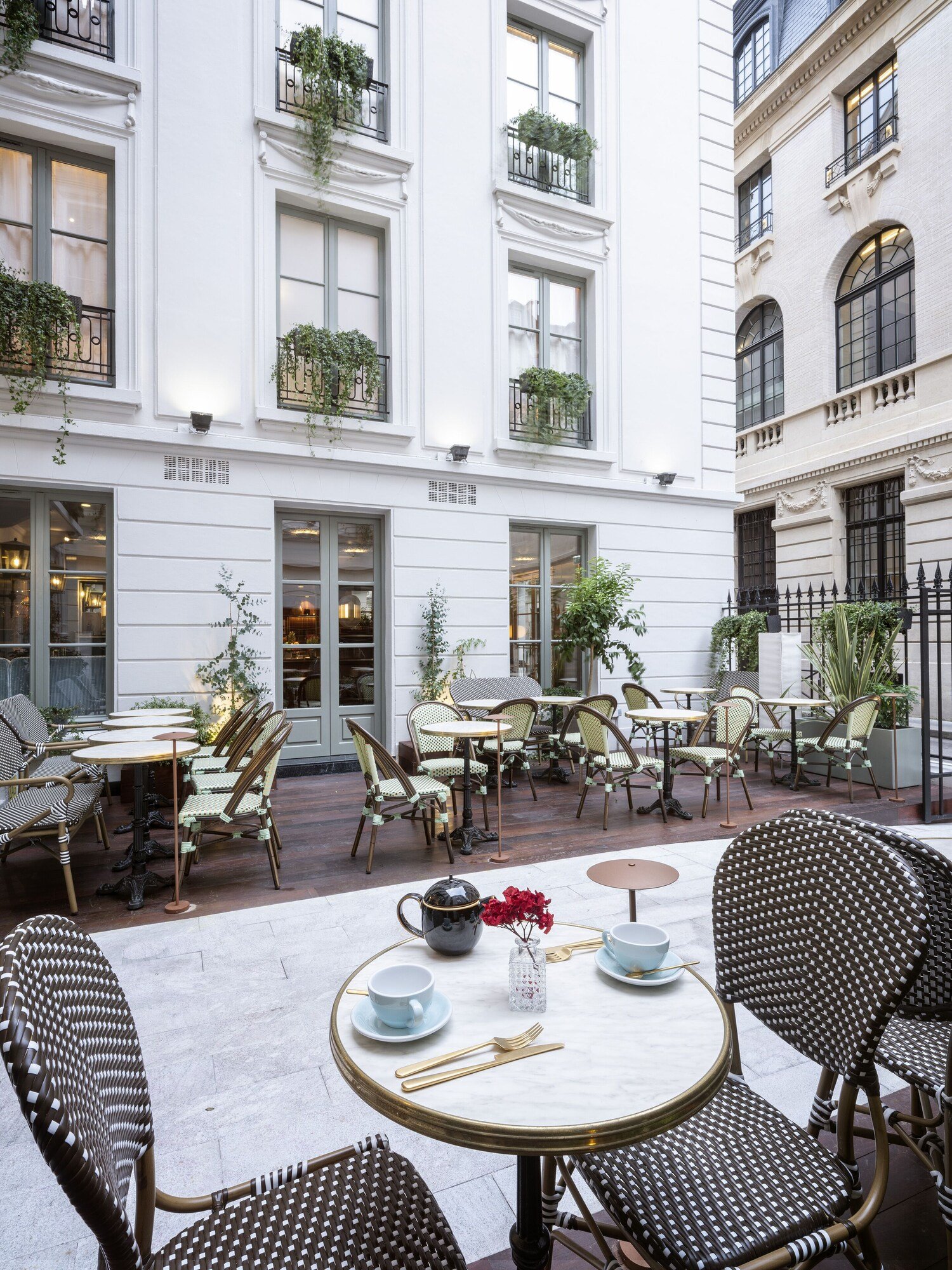 Maison Colbert member of Meliá Collection Notre-Dame, at the table