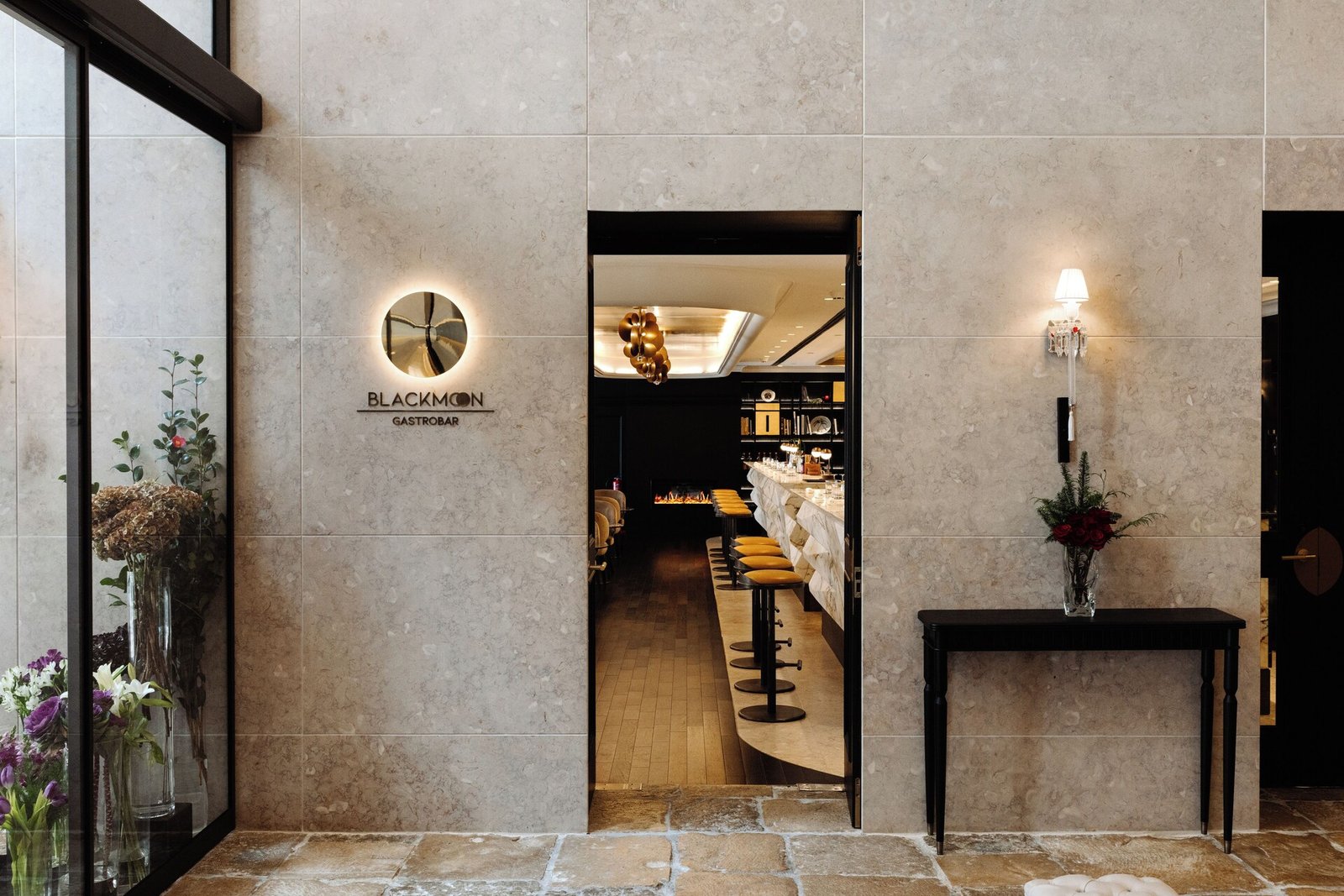 MYTHIC SANA Downtown Suites