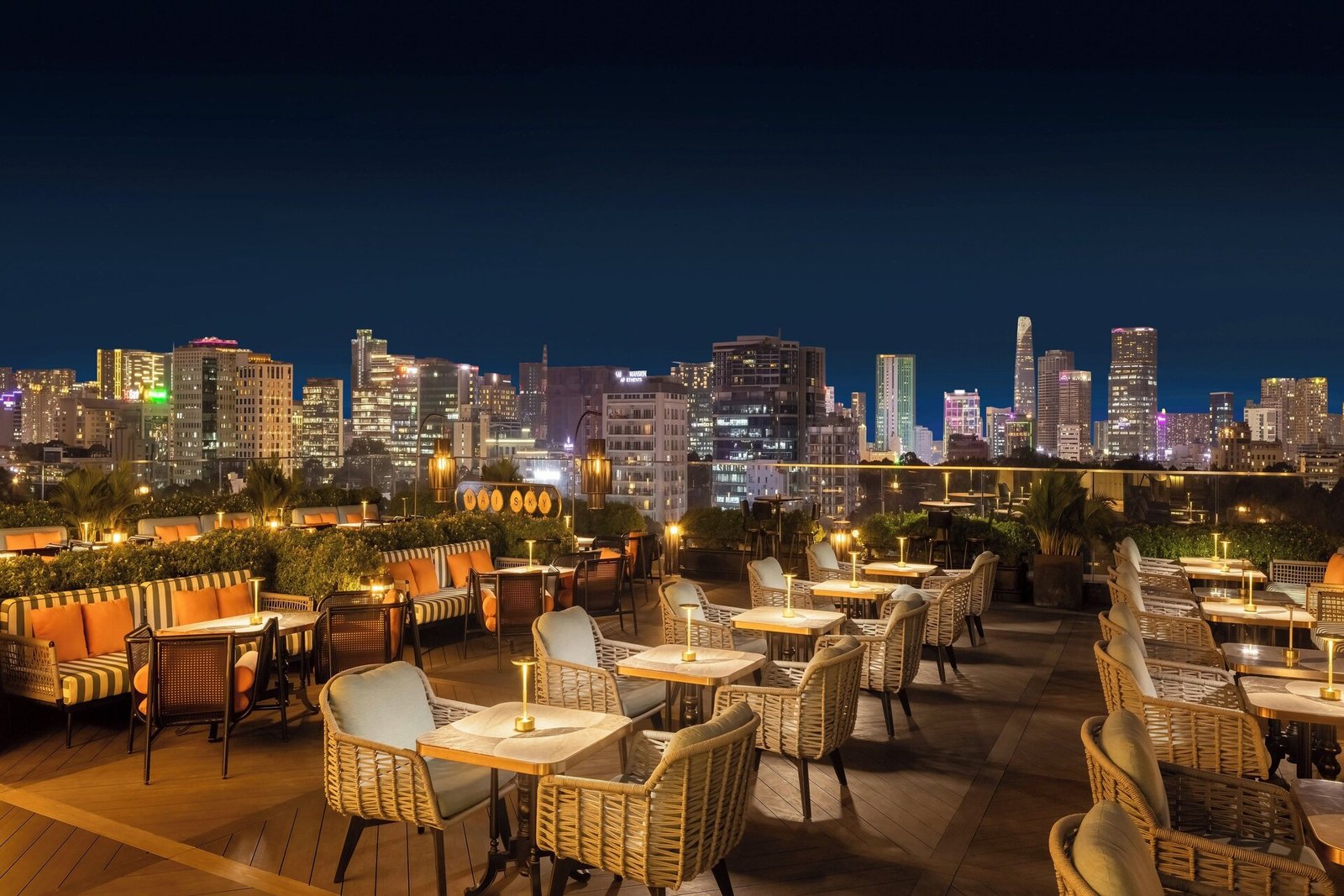 Mai House Saigon Hotel, mai sky rooftop bar