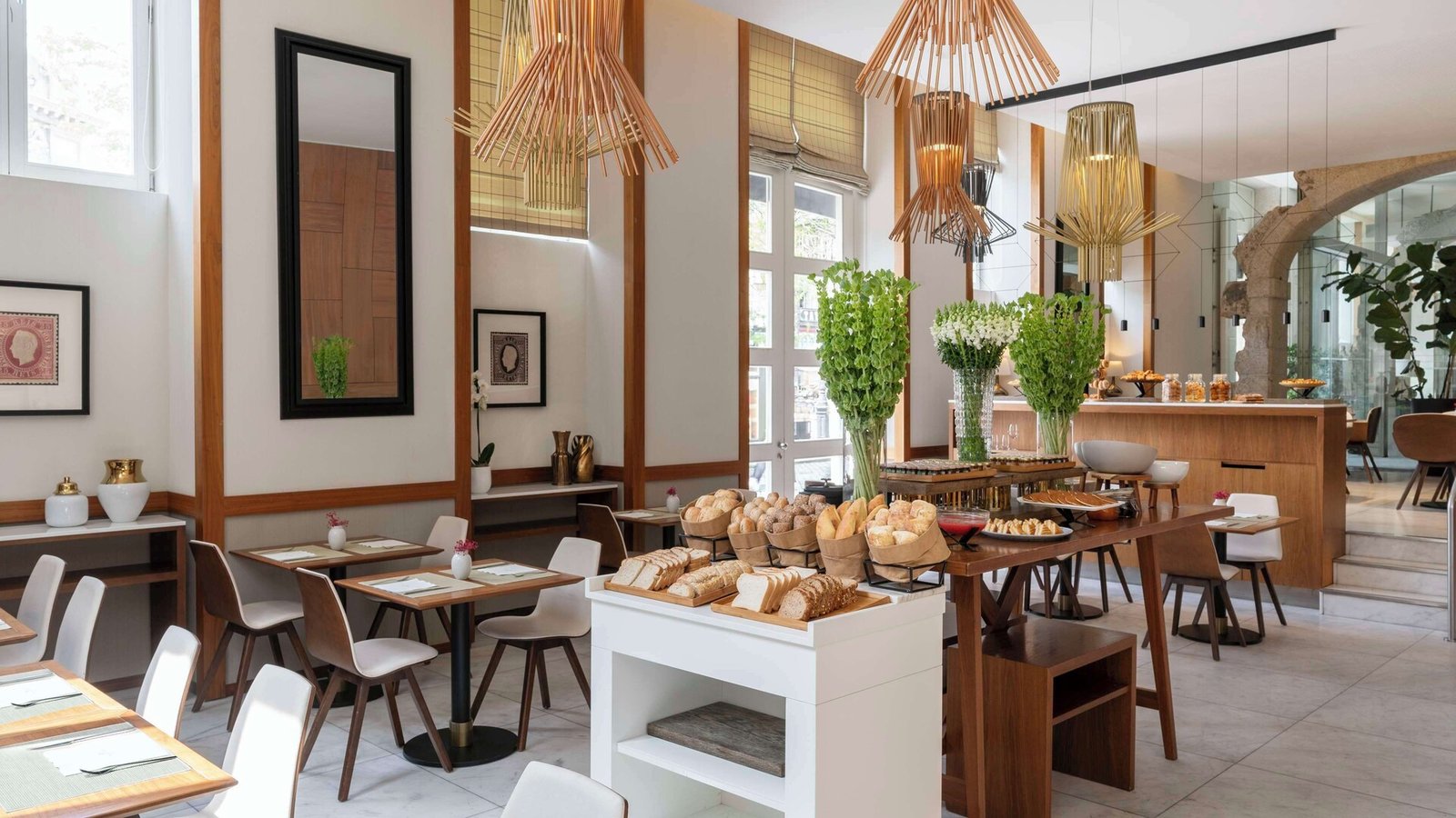 Hotel NH Collection Porto Batalha, at the table