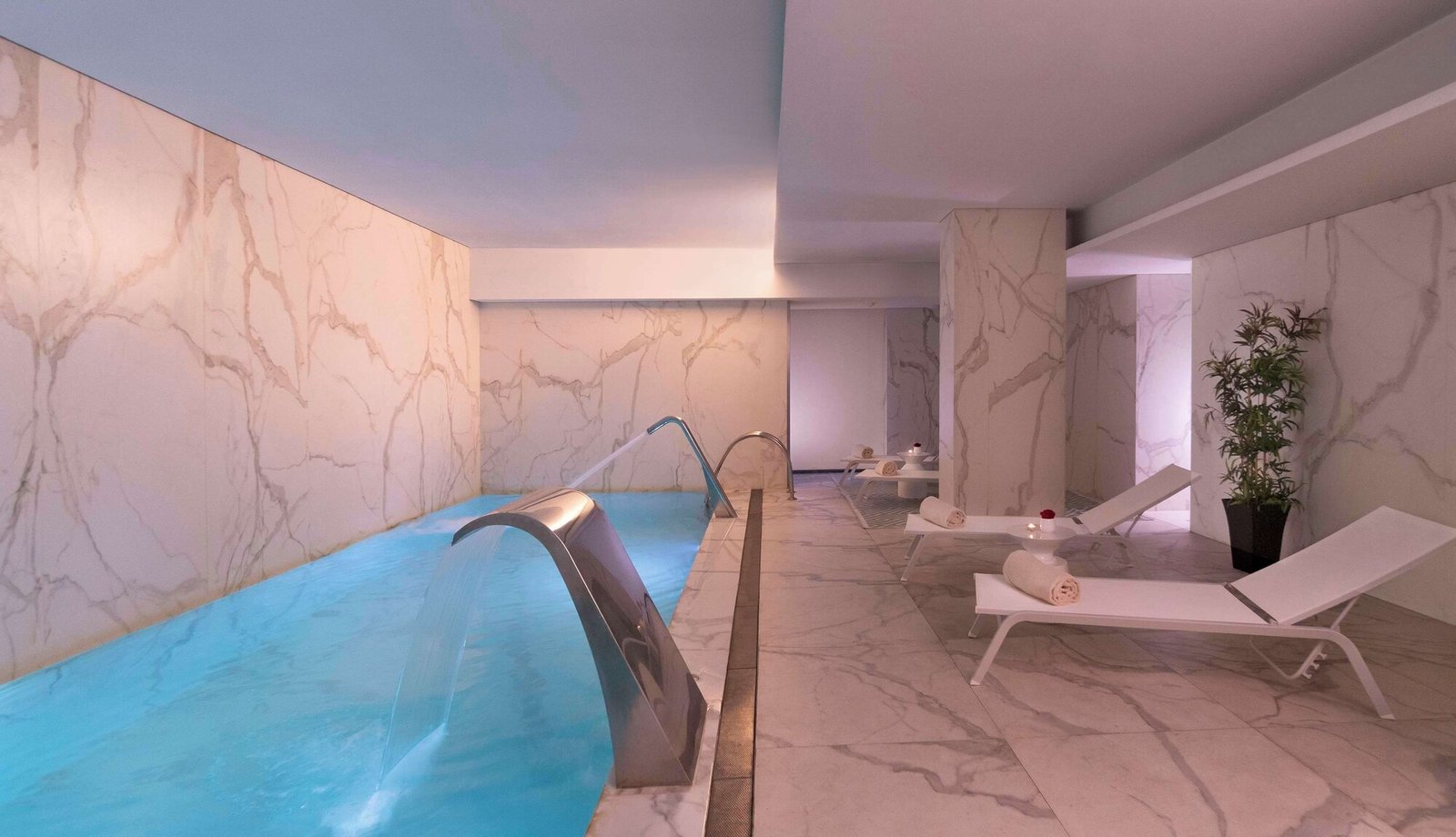 Hotel NH Collection Porto Batalha, the pool