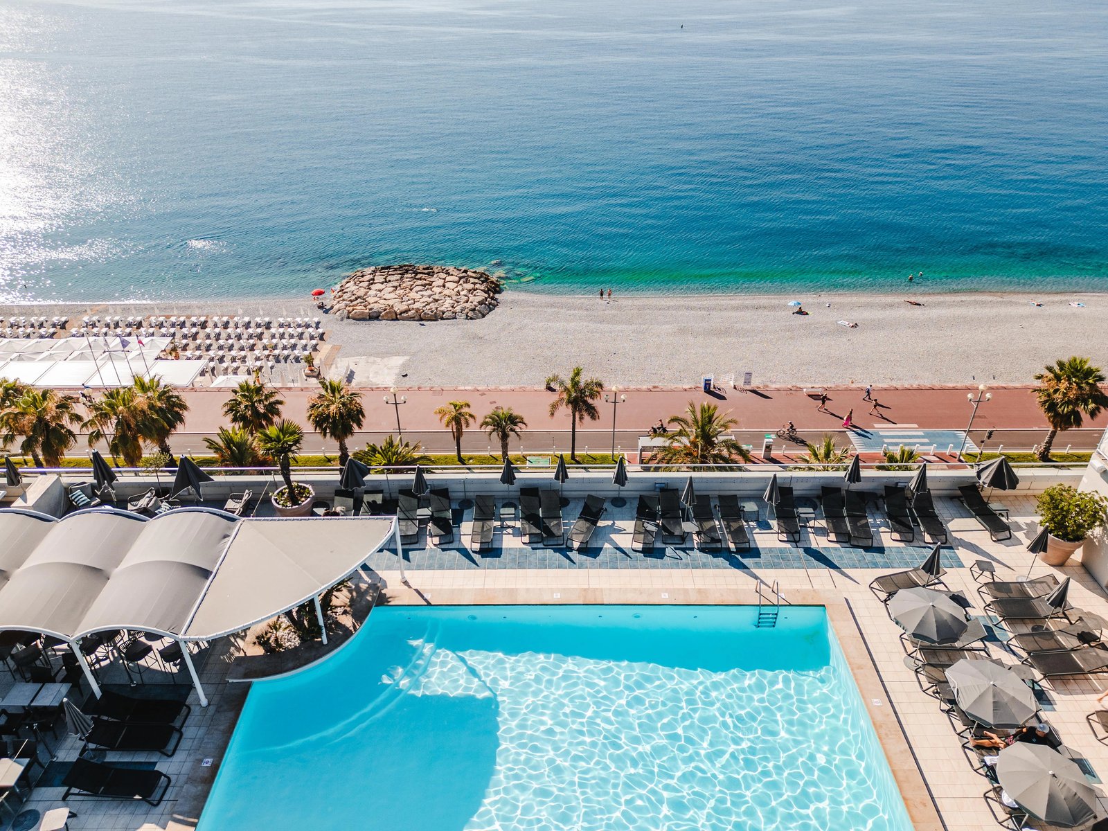 Radisson Blu Hotel, Nice, the pool