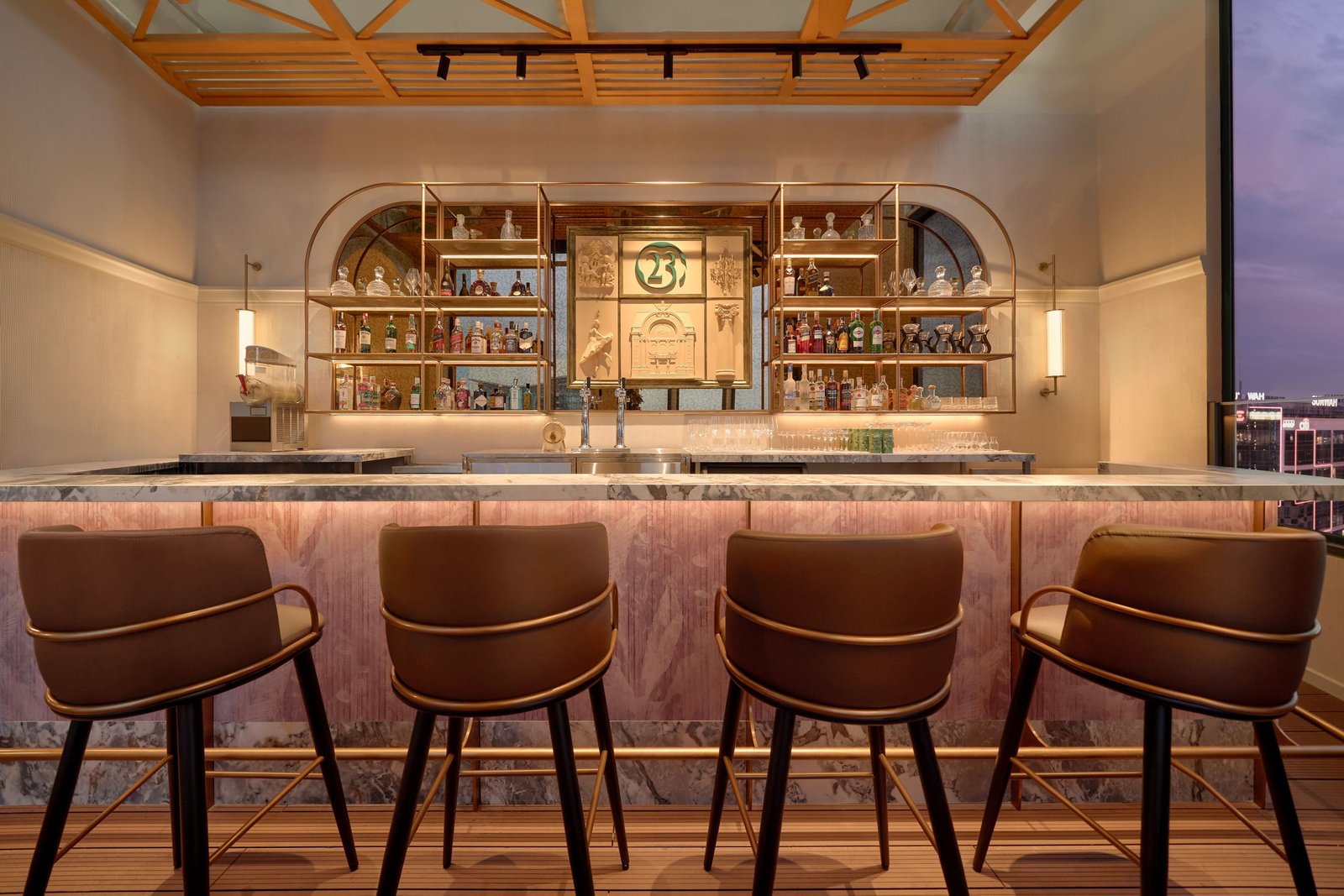 Sheraton Saigon Grand Opera Hotel, hai bar