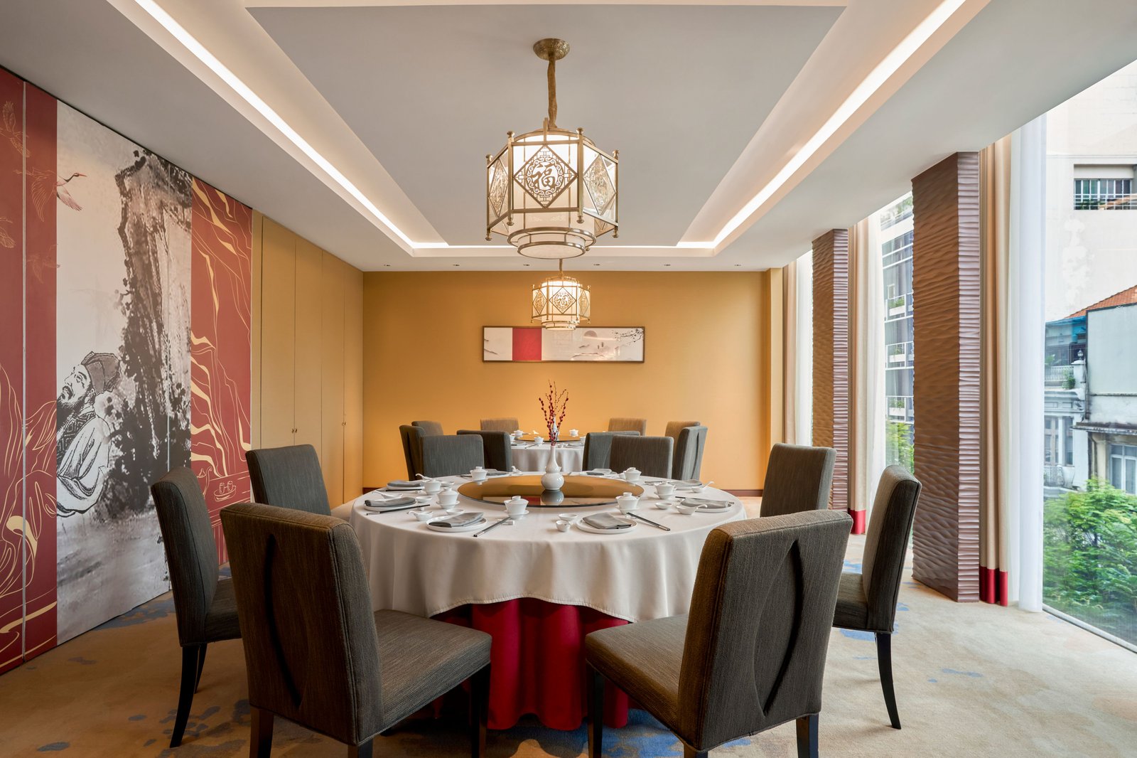 Sheraton Saigon Grand Opera Hotel — eat & drink