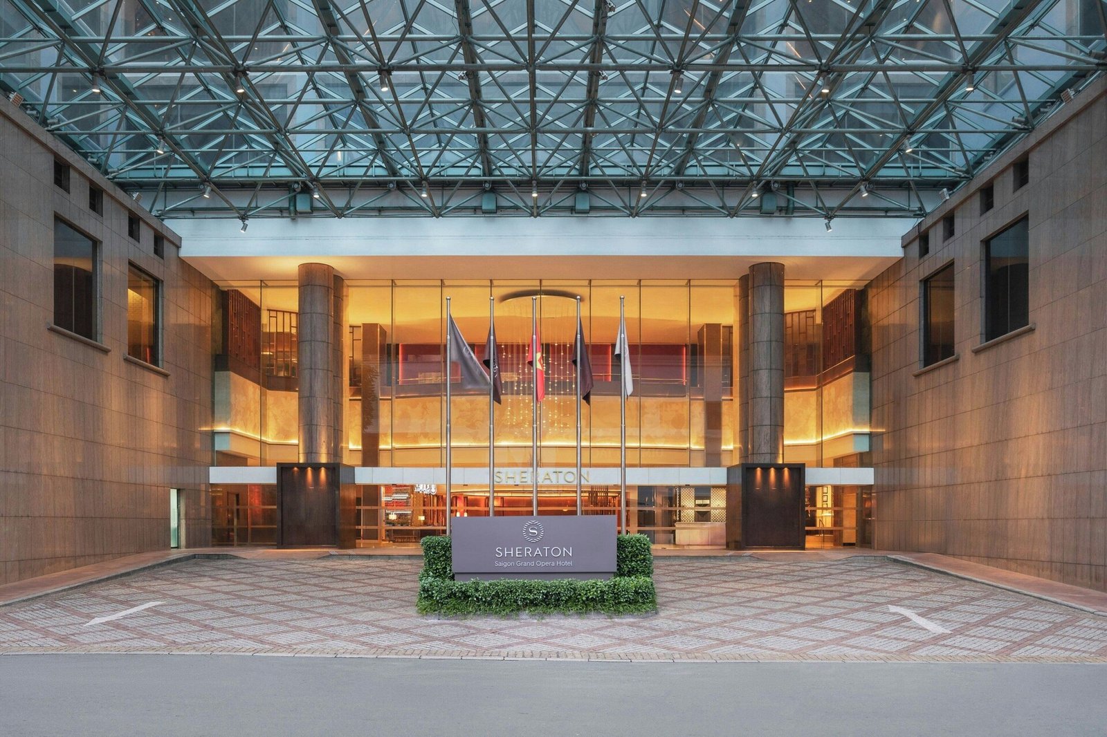 Sheraton Saigon Grand Opera Hotel — vibe