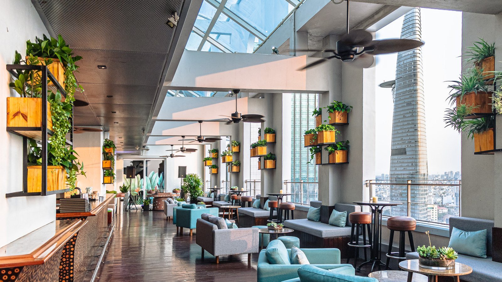 Sheraton Saigon Grand Opera Hotel, hai bar