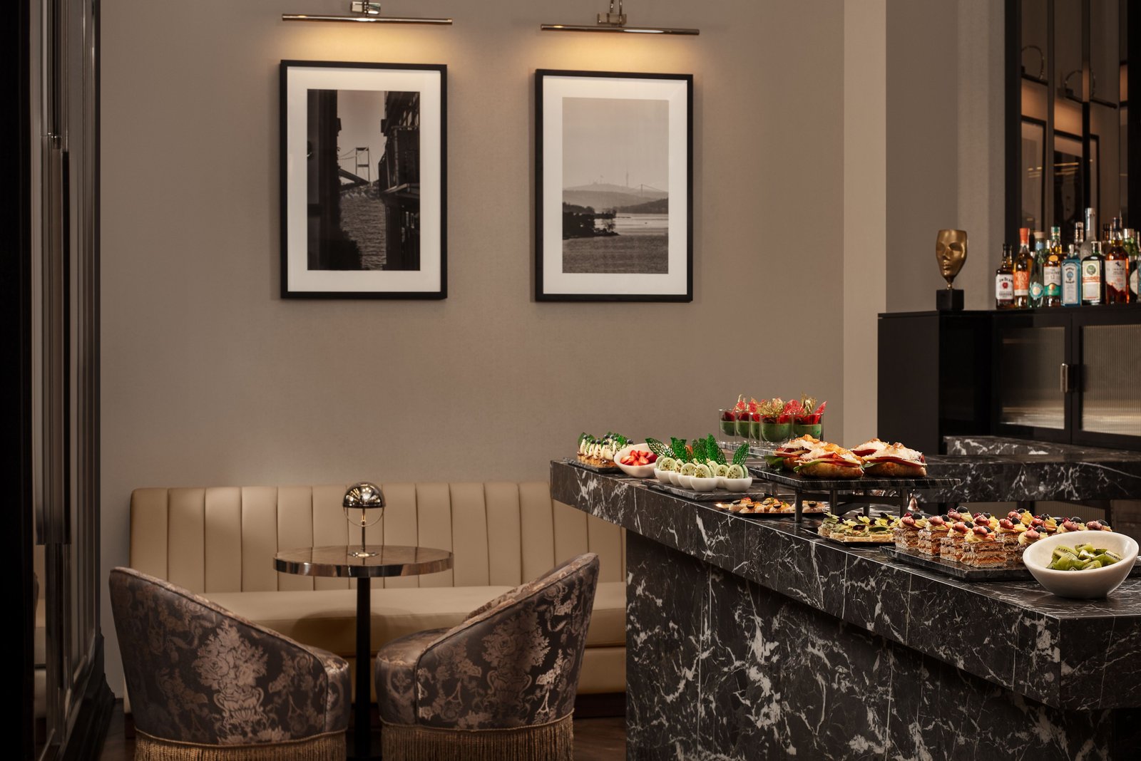 Sanasaryan Han, a Luxury Collection Hotel, Istanbul, at the table
