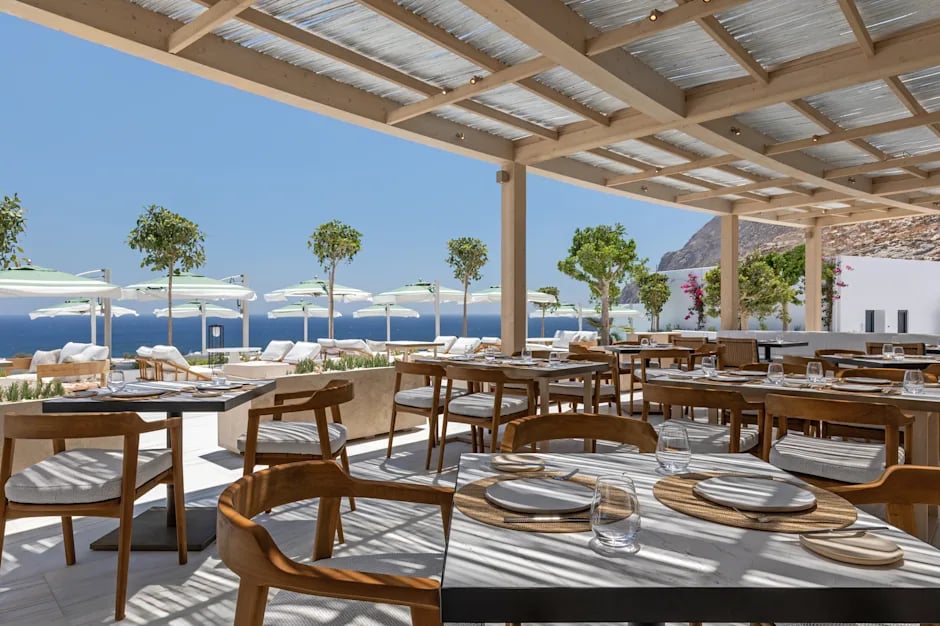 Sandblu Santorini, LXR Hotels & Resorts, at the table