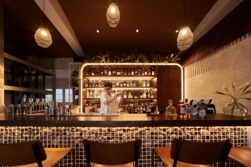 Silverland May Hotel — eat & drink
