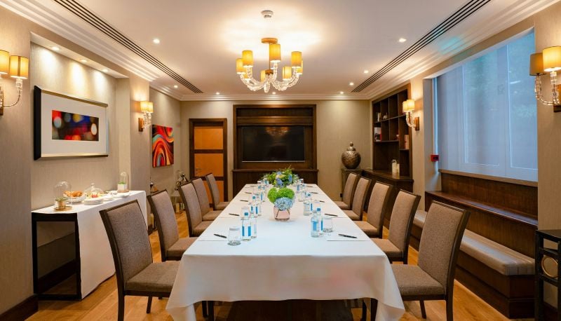 The Lowndes London, at the table
