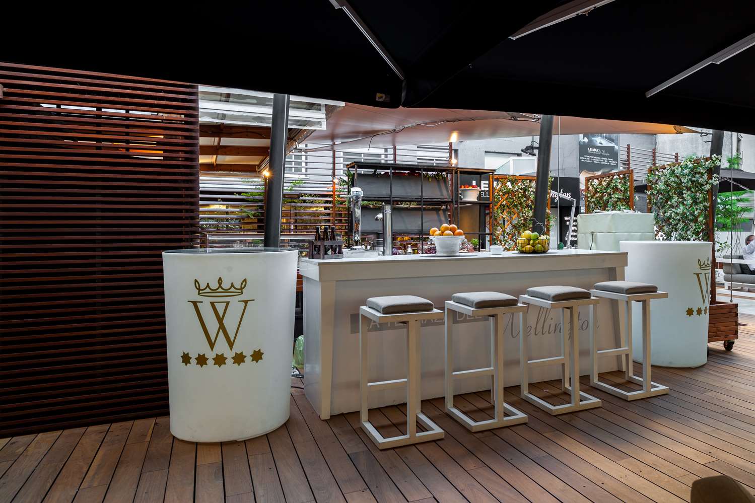 Hotel Wellington & Spa, at the table