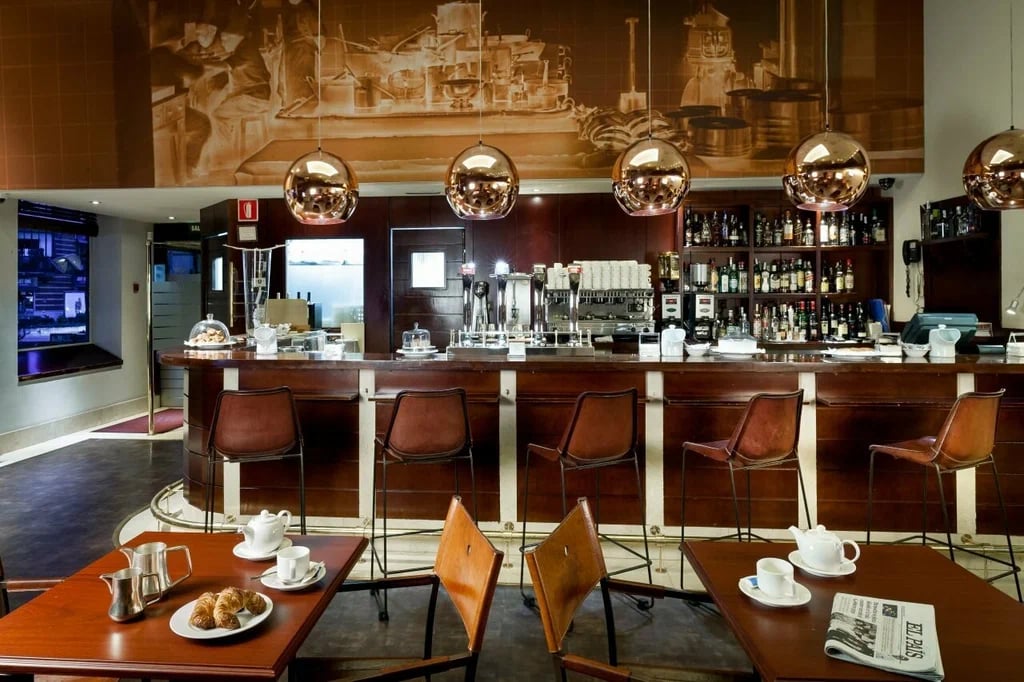 Hotel Wellington & Spa, at the table