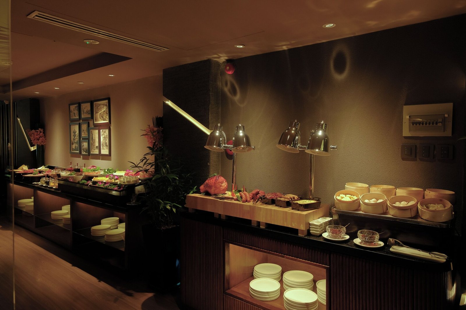 Silverland Sakyo Hotel, at the table