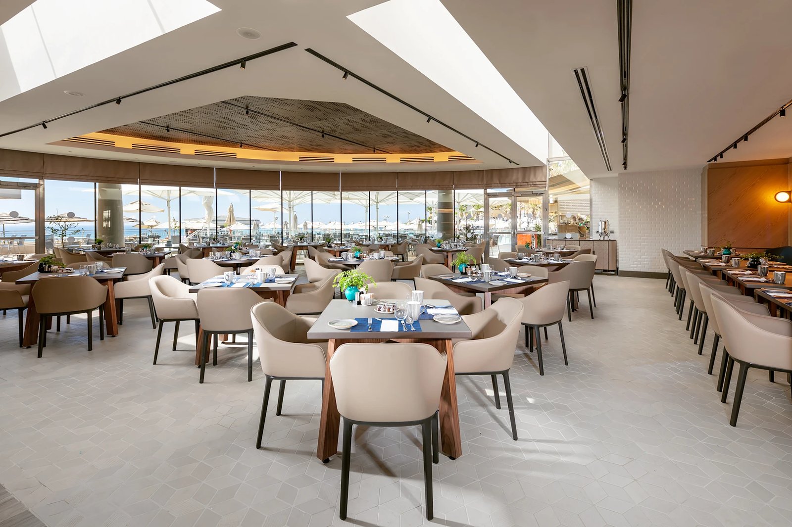 Hilton Tel Aviv, at the table