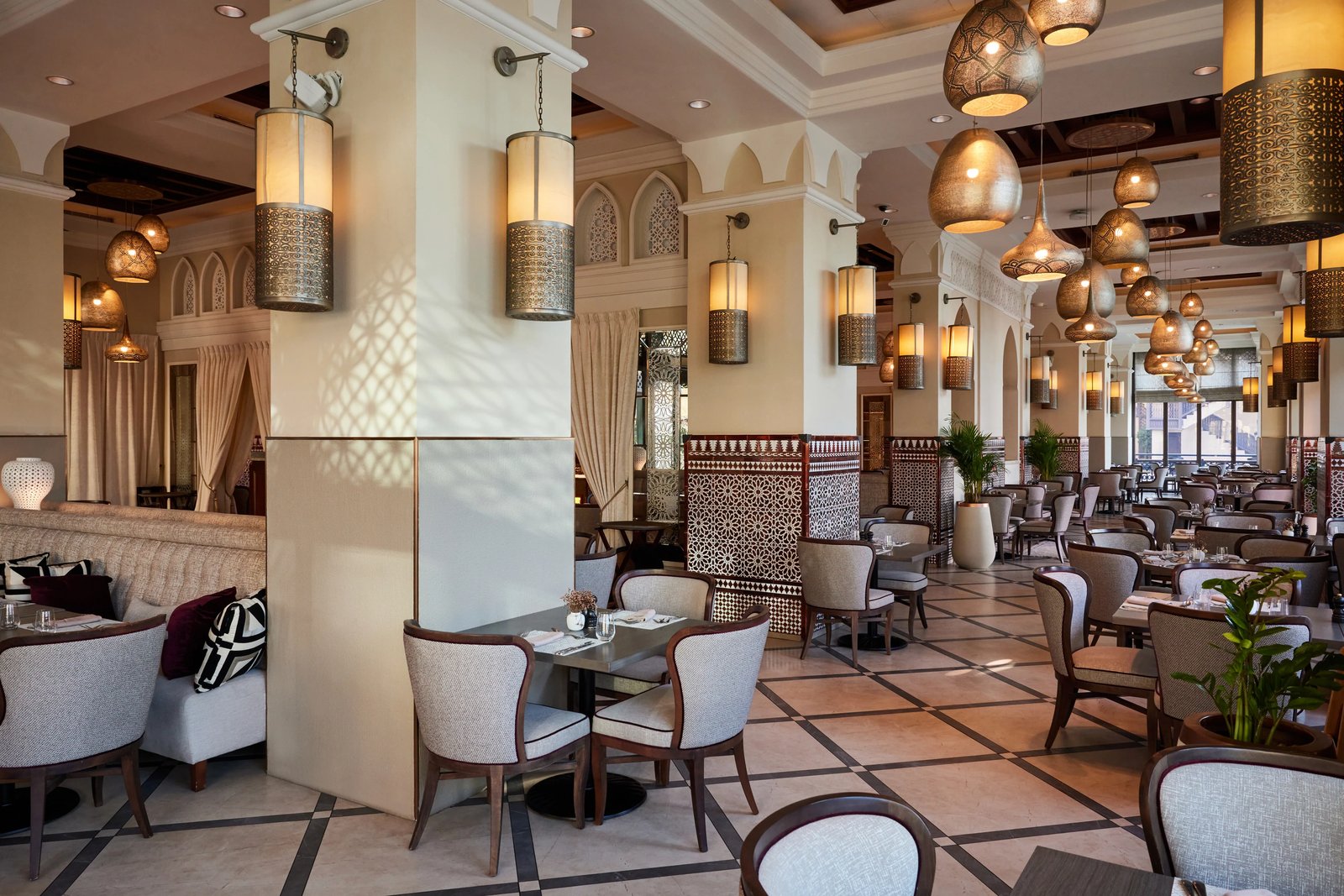 jumeirah mina al salam, at the table