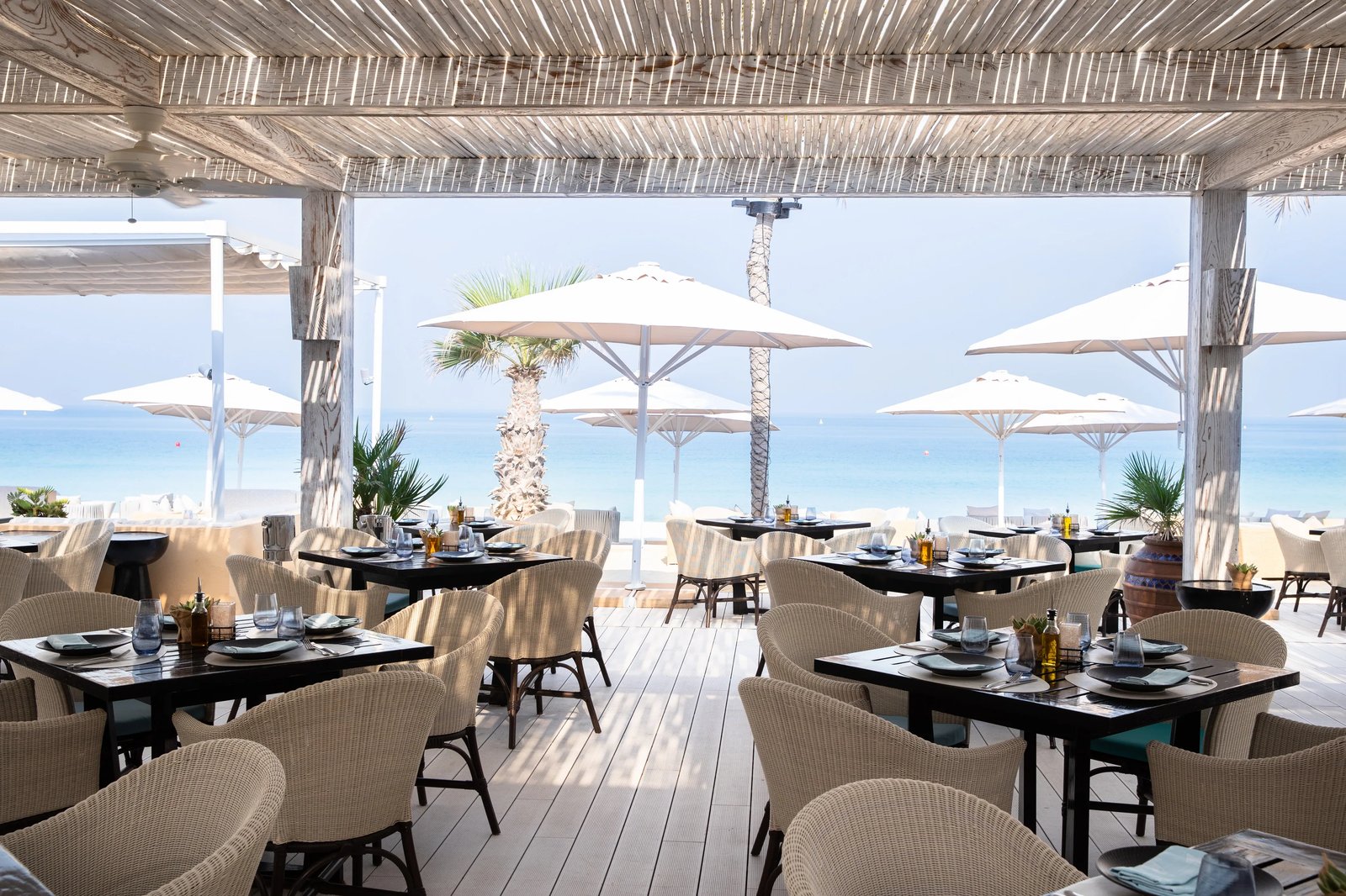 jumeirah mina al salam, at the table