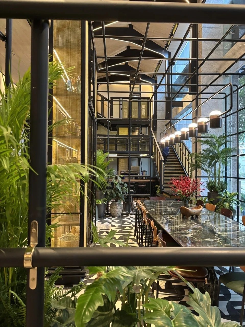 Hotel Indigo Saigon The City — vibe