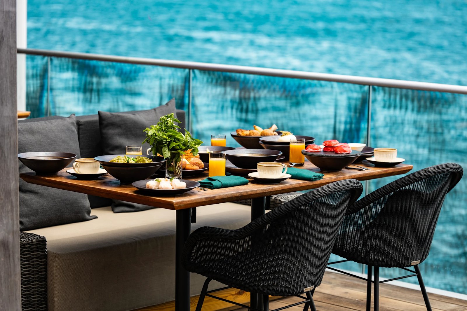Hilton Hotel Tahiti, at the table
