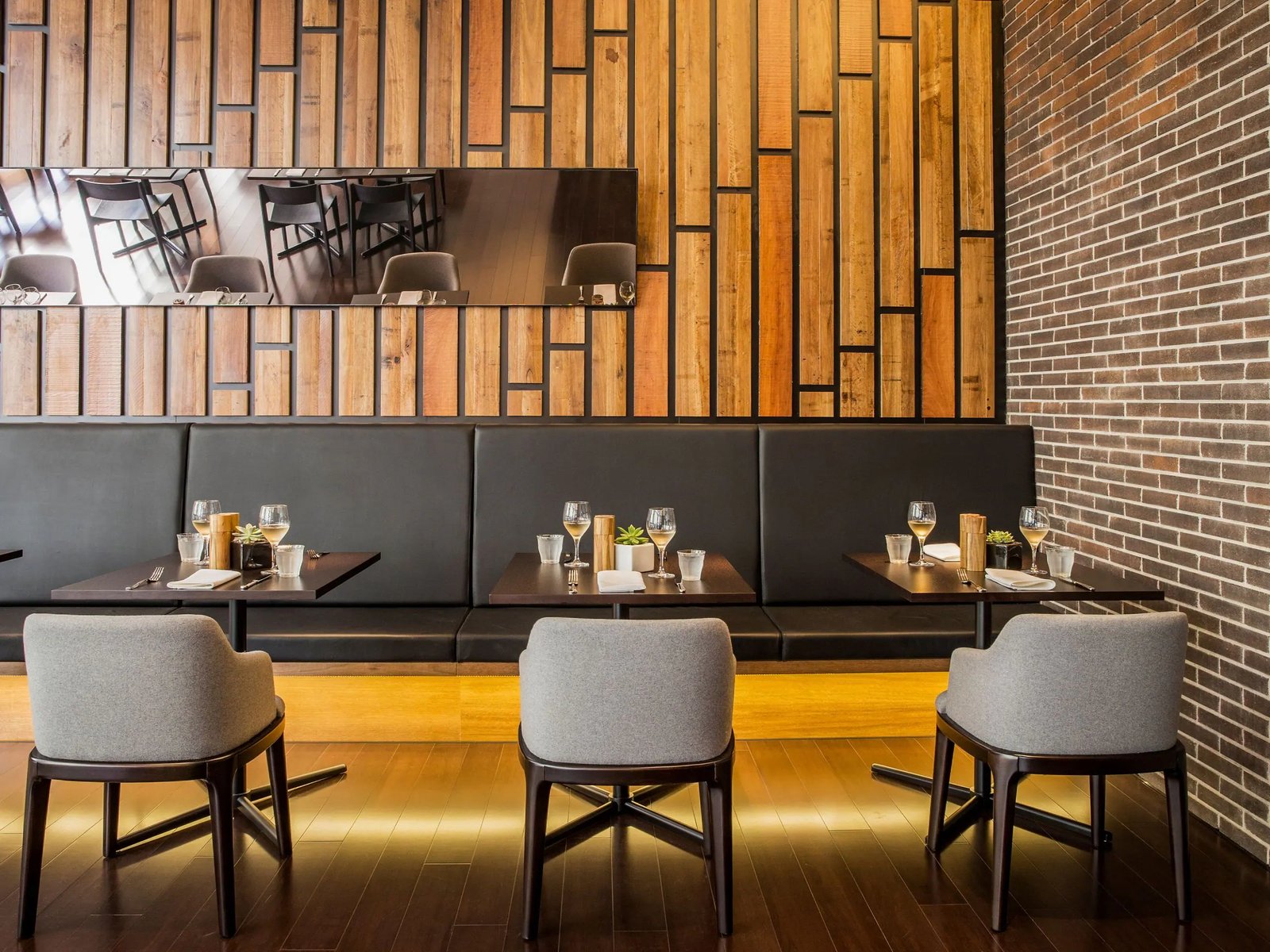 Hyatt Regency Brisbane, lennons restaurant & bar