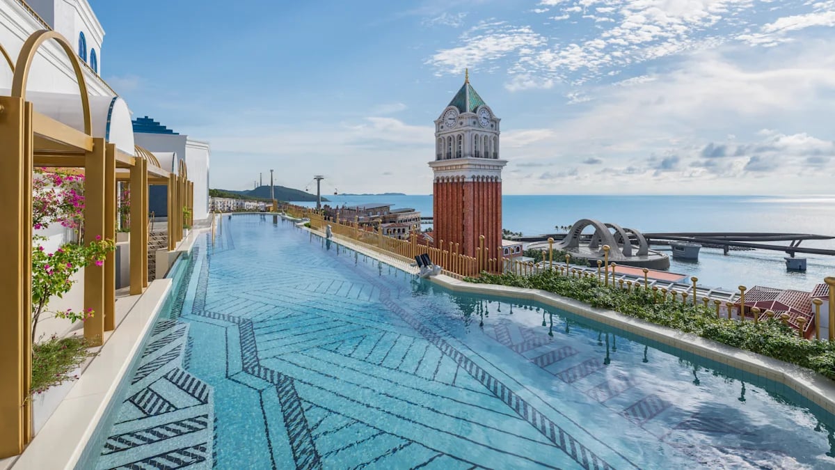 La Festa Phu Quoc, Curio Collection by Hilton, the pool