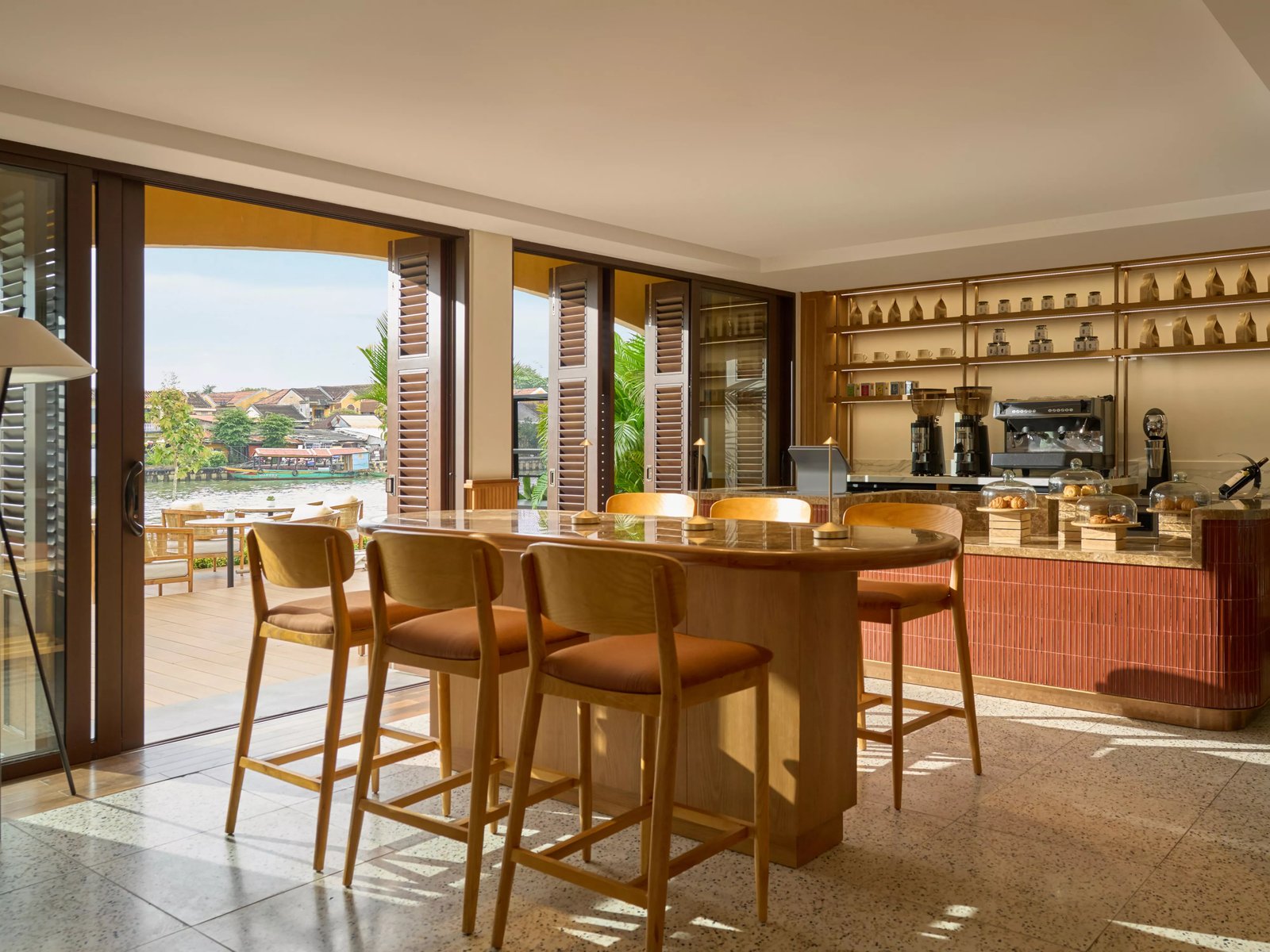 Moire Hoi An, Vignette Collection by IHG, at the table
