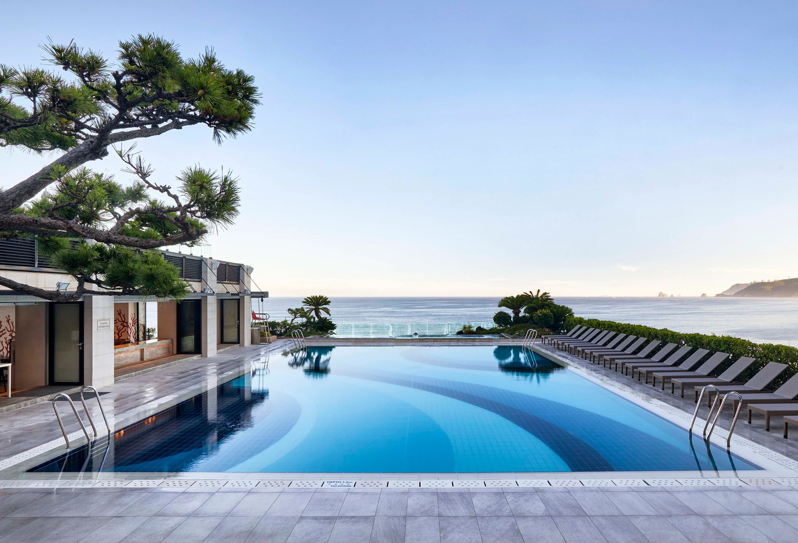 Paradise Hotel Busan, the pool