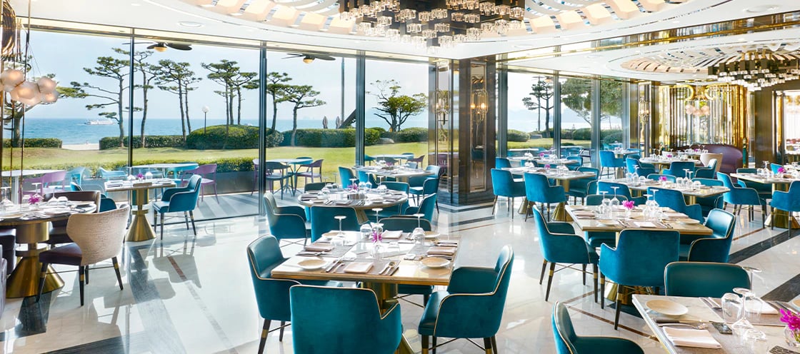 Paradise Hotel Busan, at the table