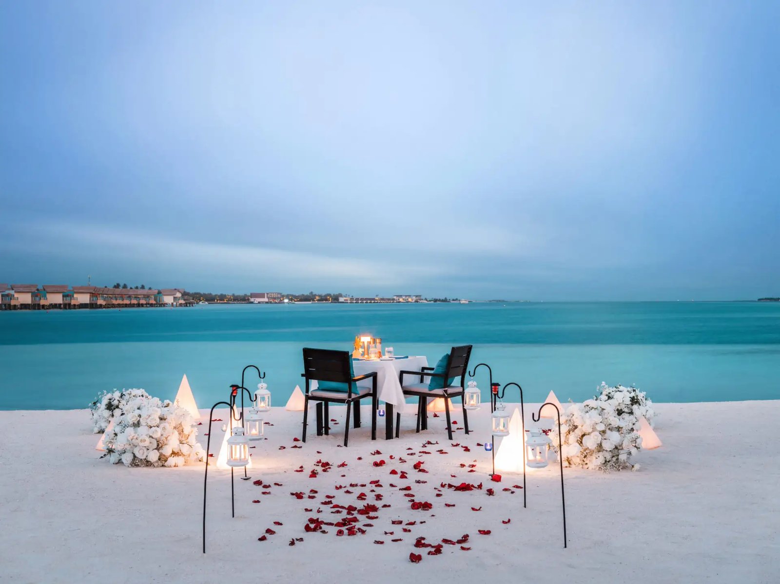SAii Lagoon Maldives, Curio Collection by Hilton, at the table