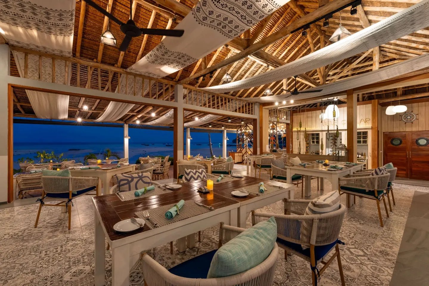 SAii Lagoon Maldives, Curio Collection by Hilton, at the table