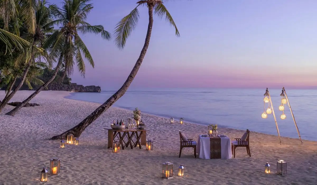 Shangri-La Boracay, at the table
