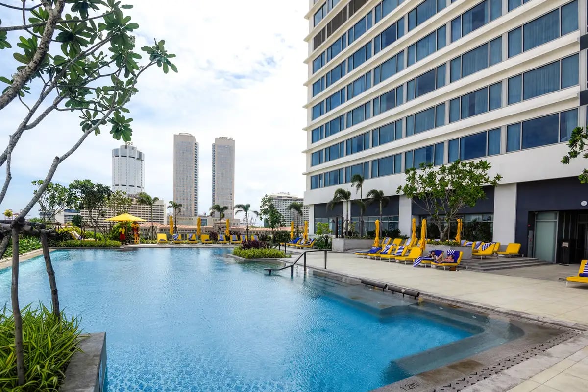 Shangri-La Colombo, the pool