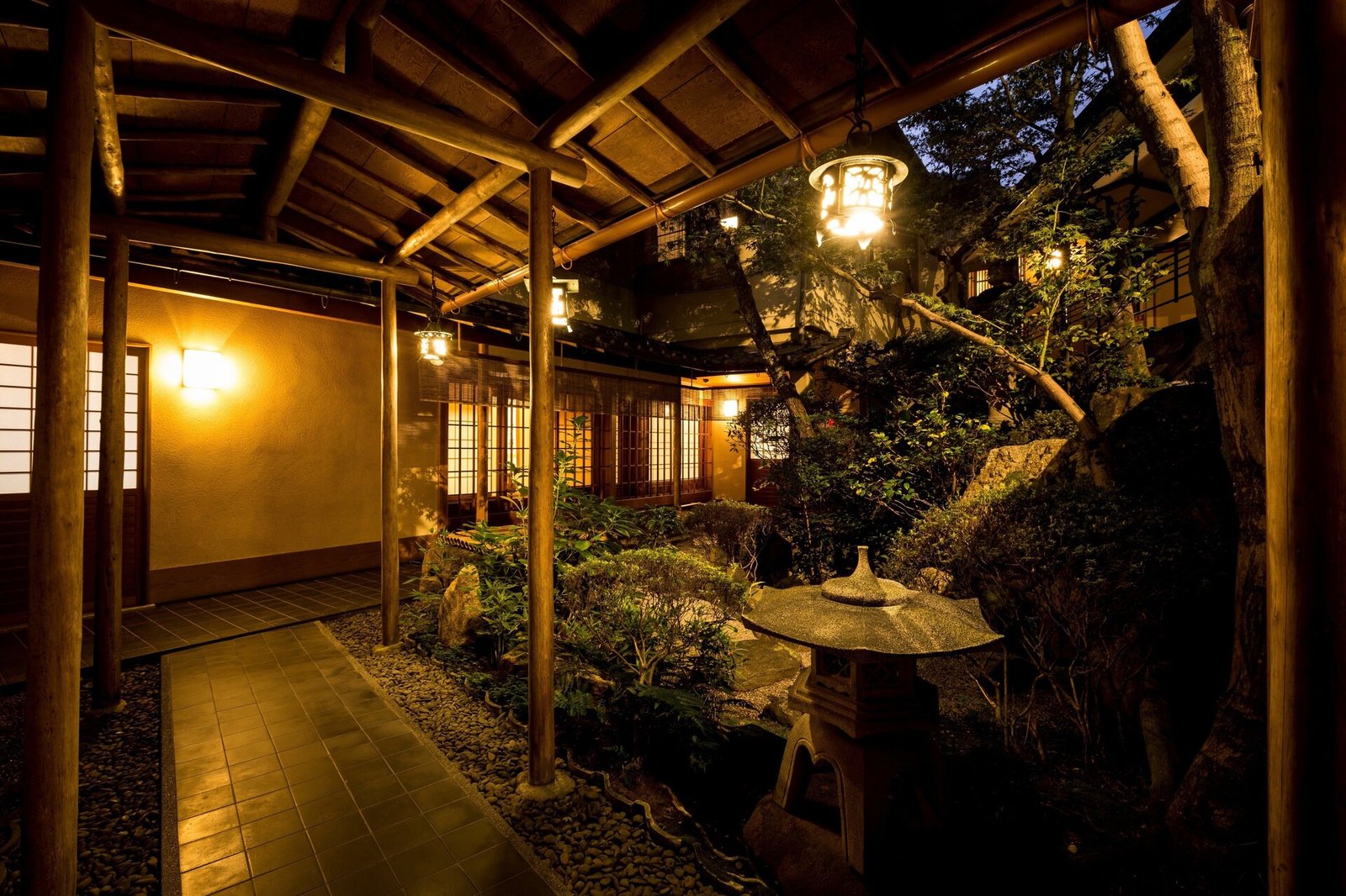Sakanoue Hotel — vibe