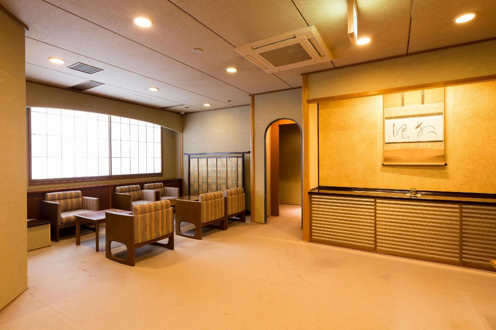 Sakanoue Hotel — vibe