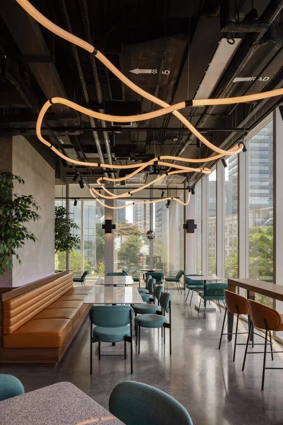 YOTEL Bangkok Sukhumvit, komyuniti
