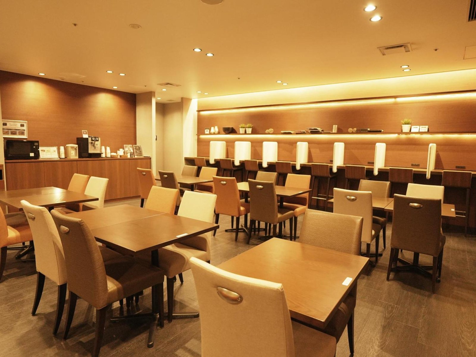 FIRST CABIN Haneda Terminal 1, at the table