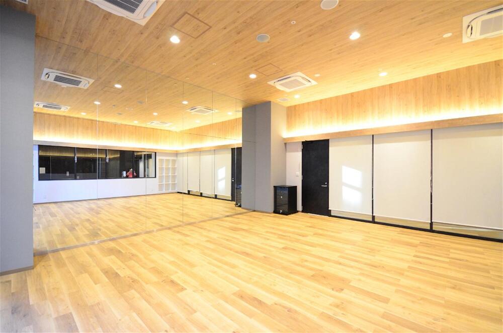 First Cabin Midosuji Namba, the gym
