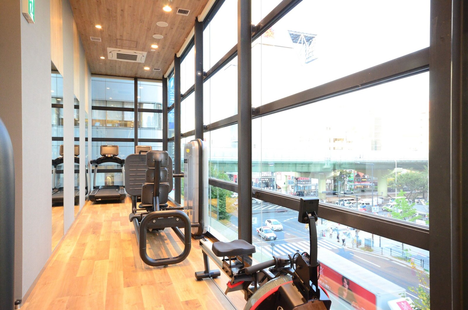 First Cabin Midosuji Namba, the gym