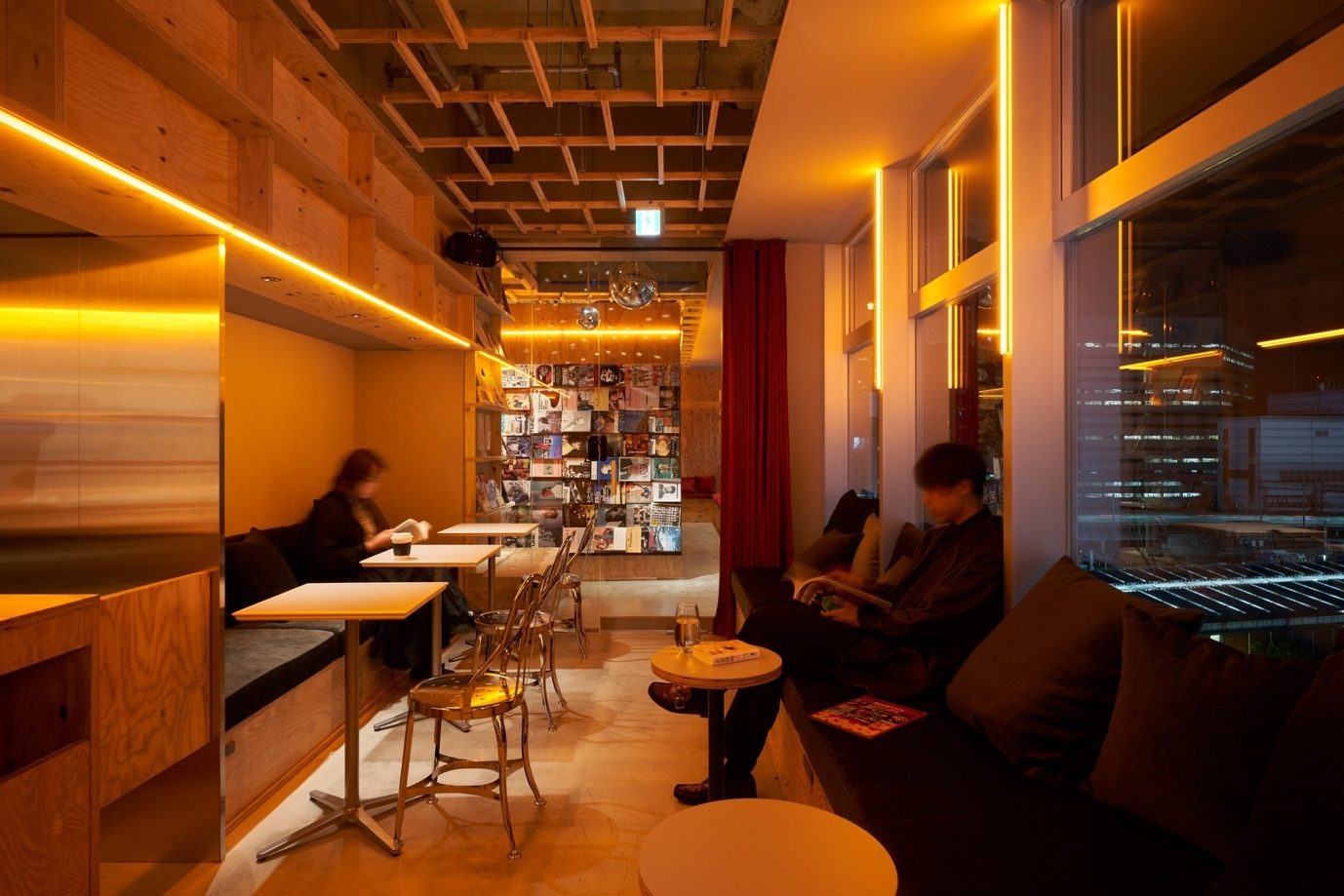 Book And Bed Tokyo Shinjuku, the cafe
