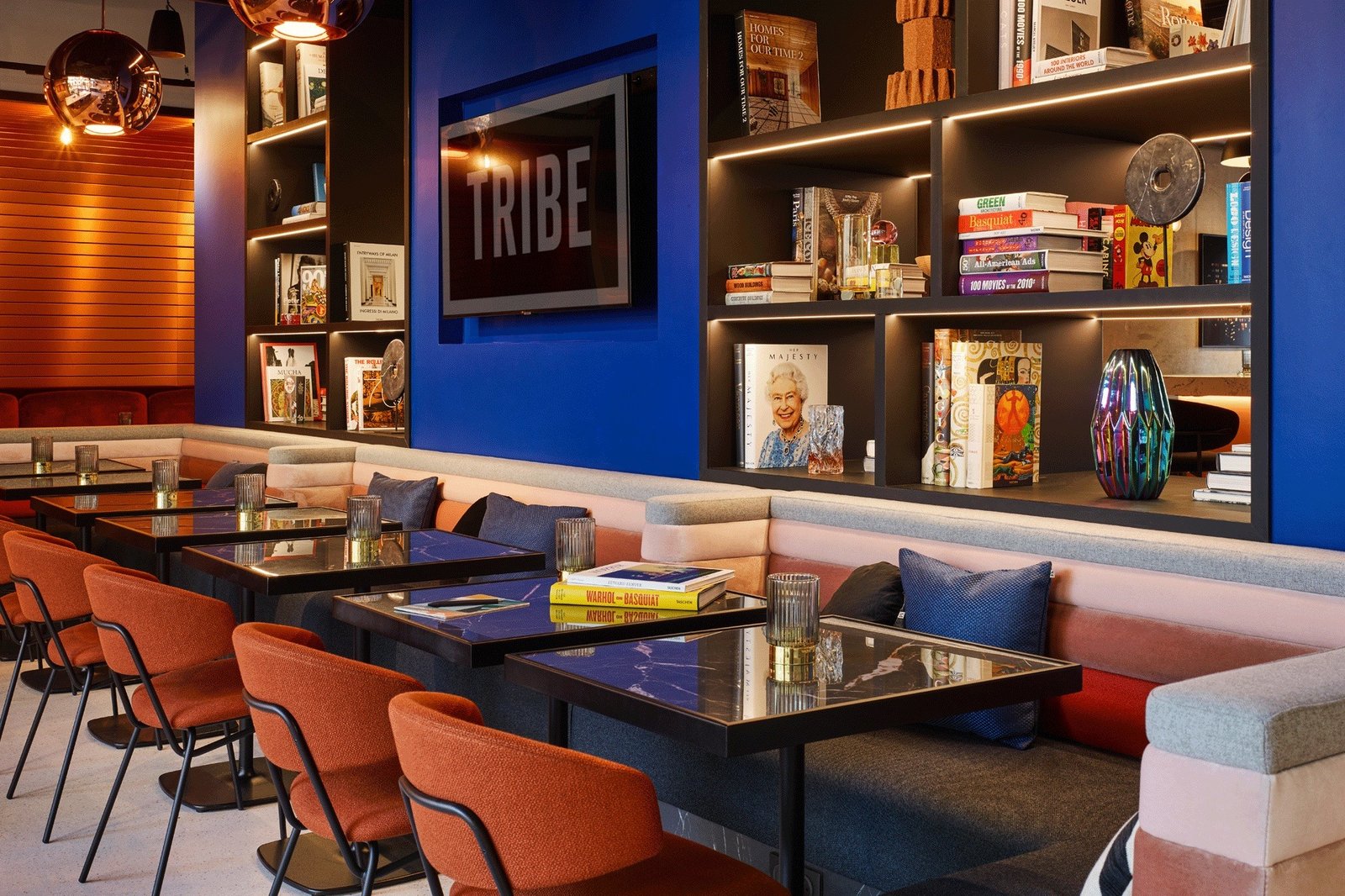 TRIBE Paris Saint Ouen, at the table