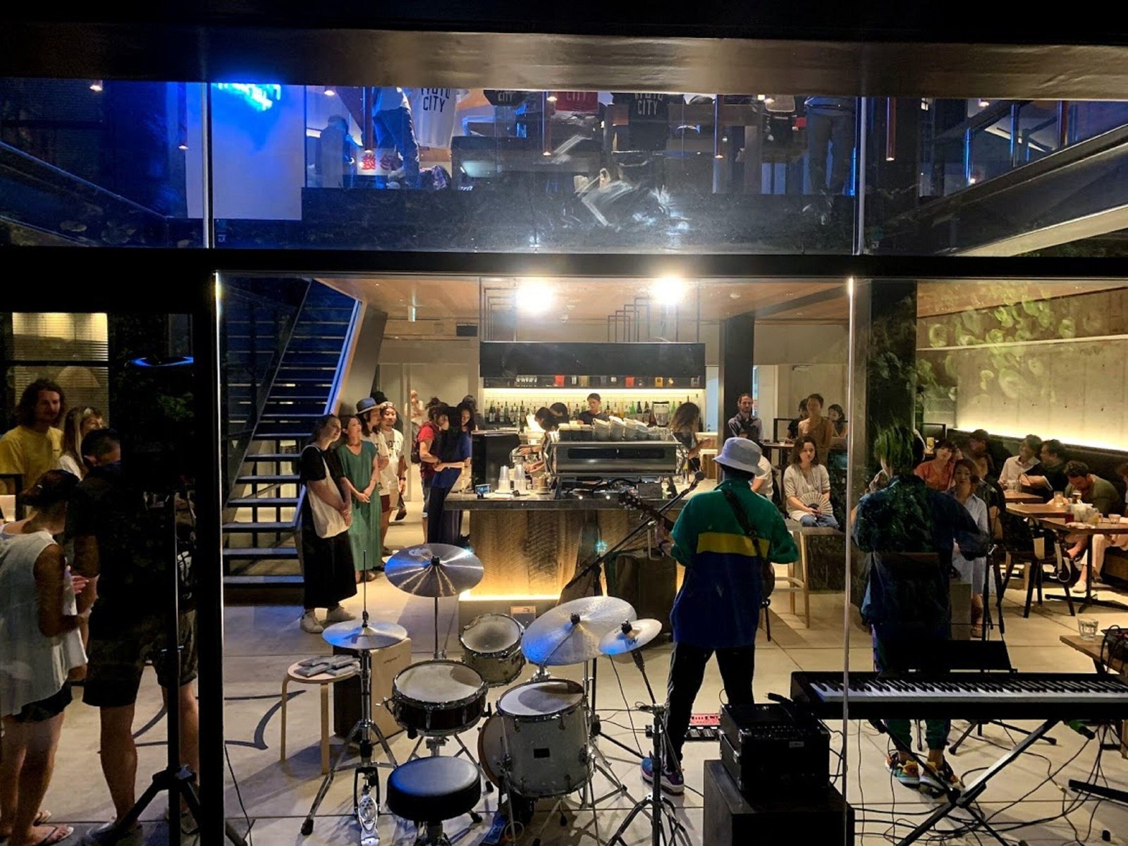 Piece Hostel Sanjo, basement bar & sunken lounge