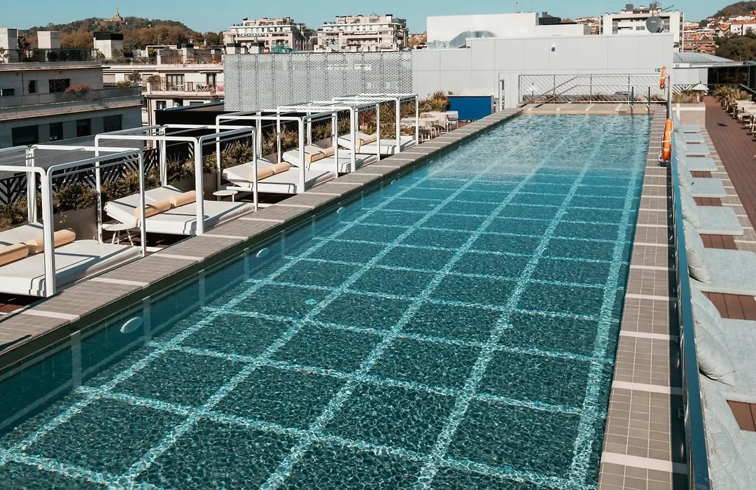 The Social Hub San Sebastian, the pool