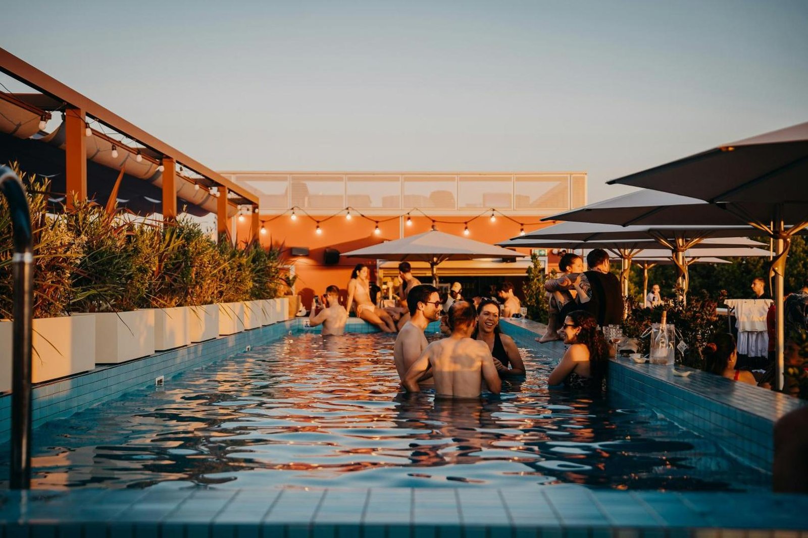 The Social Hub Toulouse, the pool