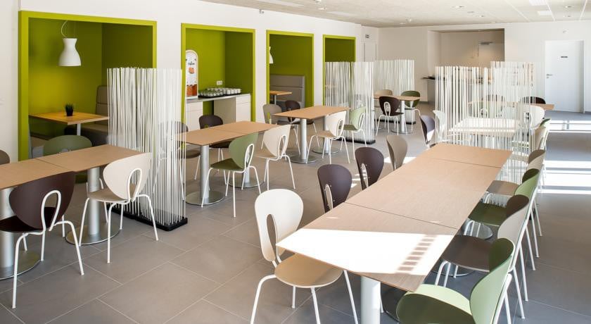 The Social Hub Paris La Defense, at the table