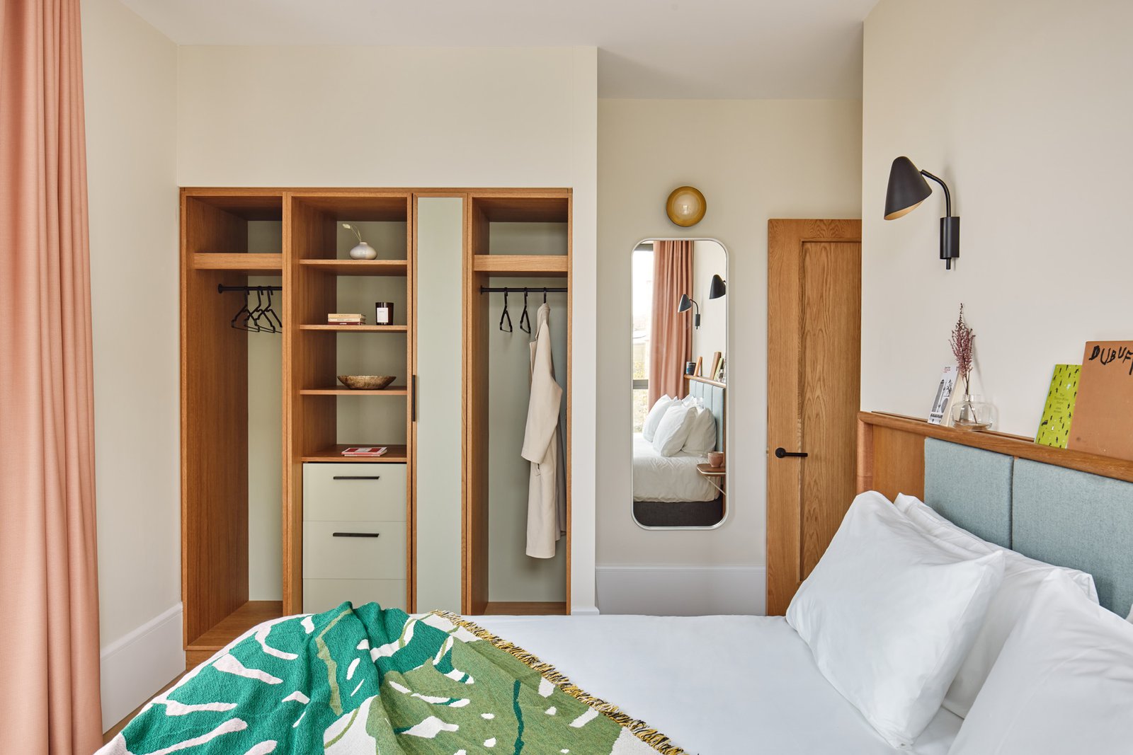 Turing Locke, rooms
