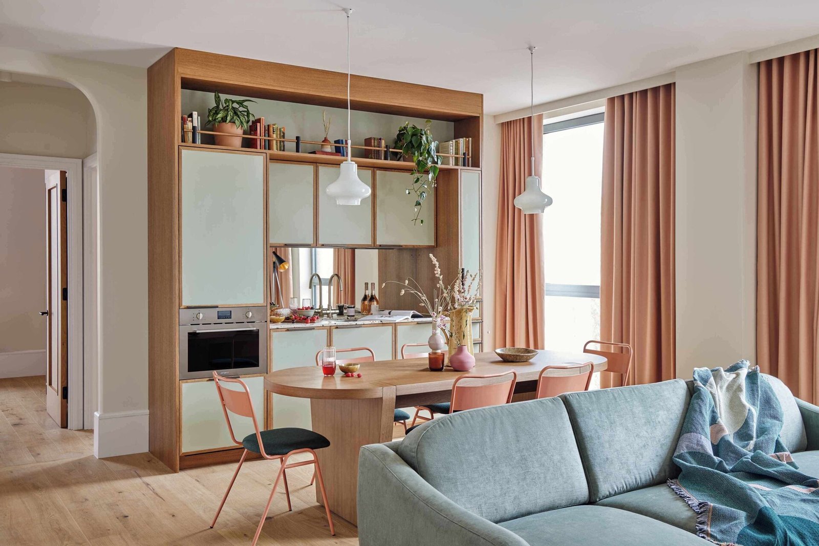 Turing Locke, rooms