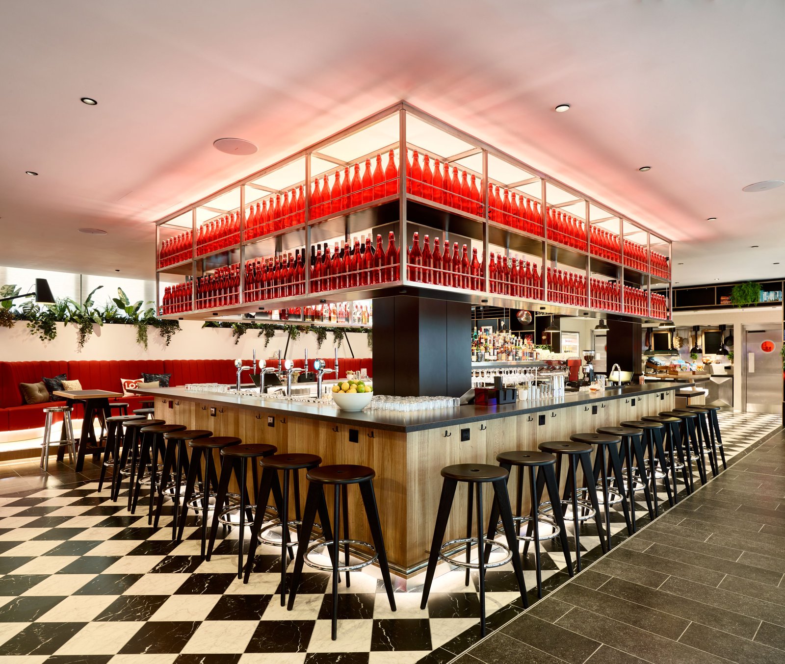 citizenM London Victoria Station, canteenm