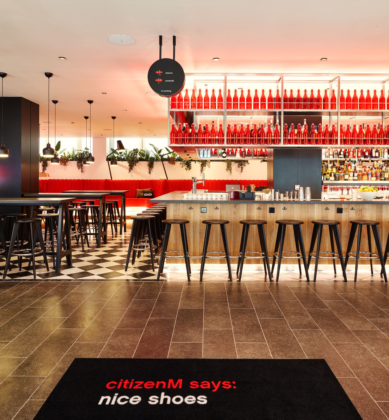 citizenM London Victoria Station, canteenm